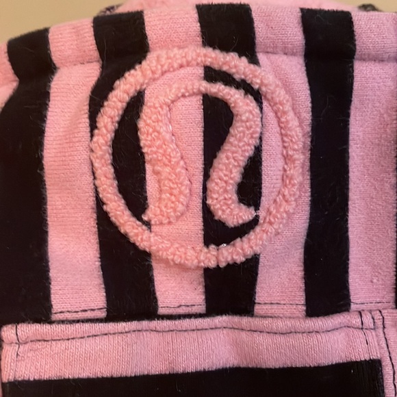 Beautiful LULULEMON Sweater - Picture 6 of 6